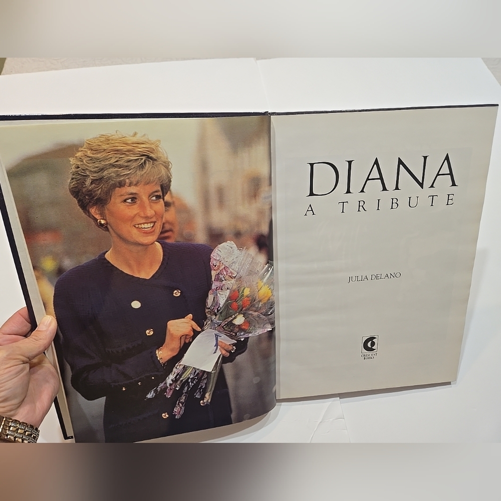 Diana: A Tribute Book - Picture 5 of 7